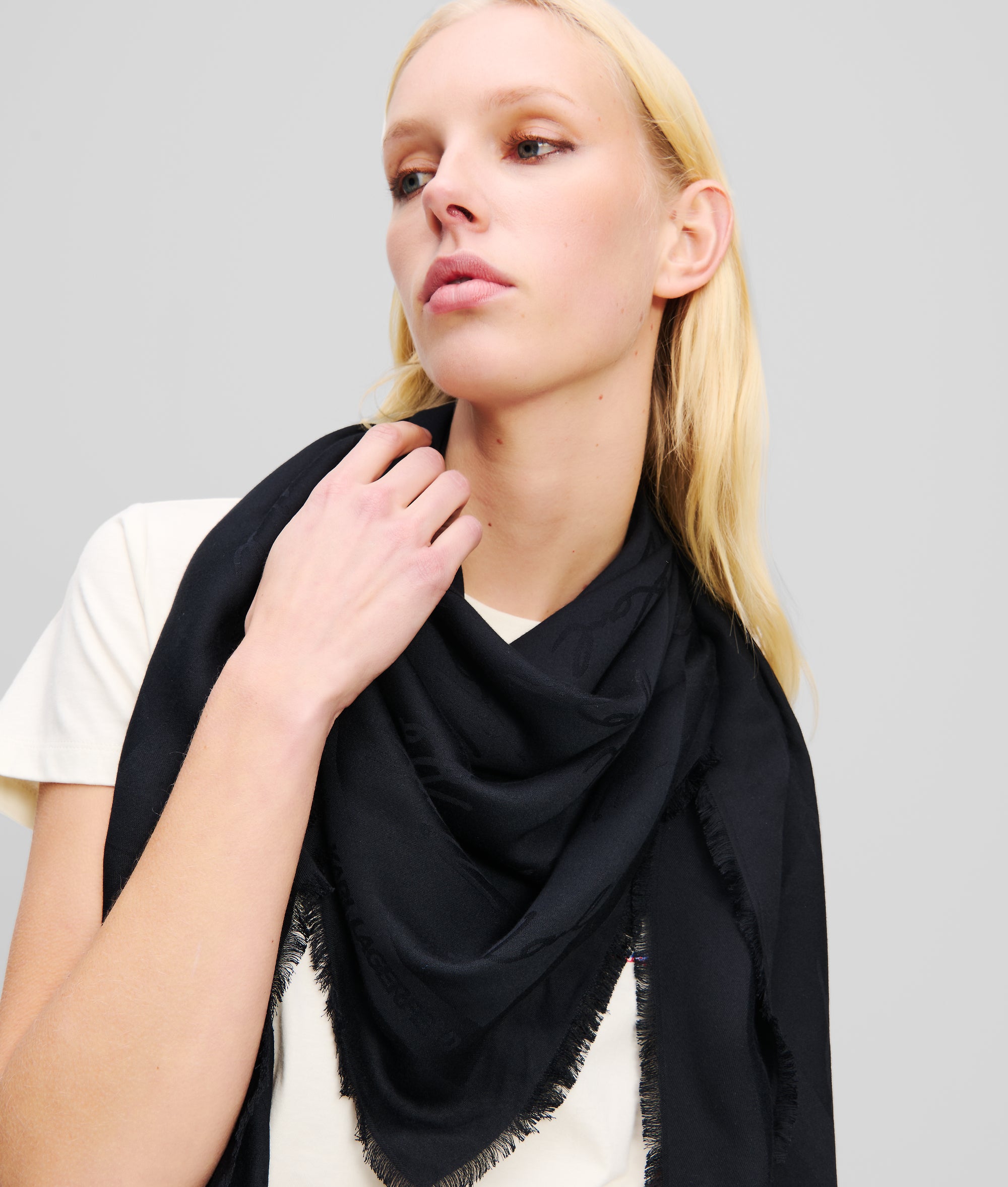 K/SIGNATURE JACQUARD SCARF - Image 2